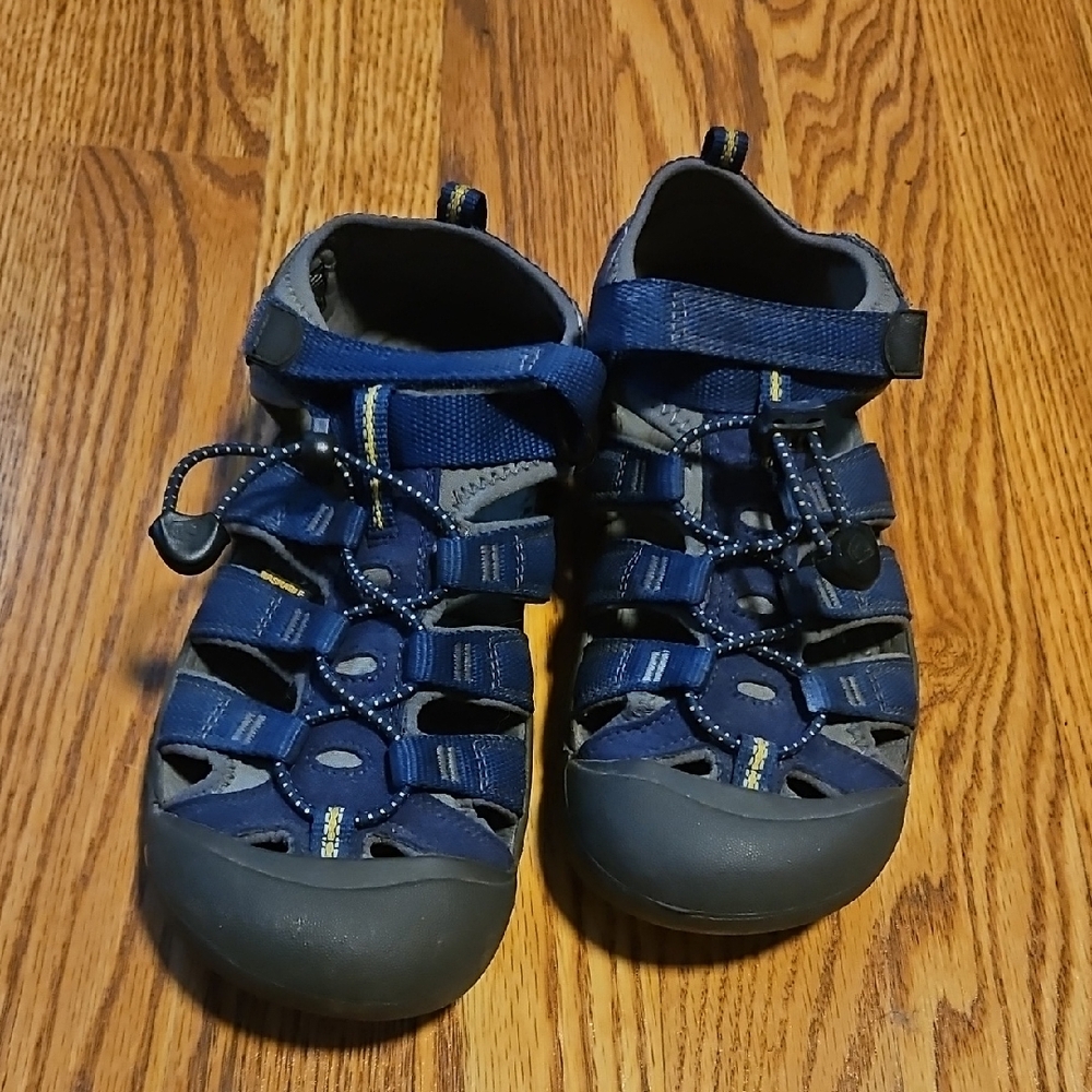 Keen Kids Navy Blue Closed-Toe Sport Sandals with Yellow Accent